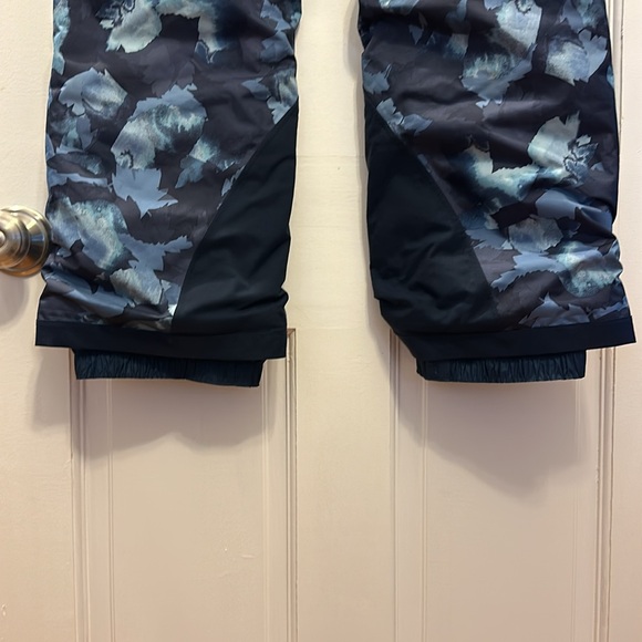 Patagonia Snowbelle Pants Girls Size XL Blue Camo Print - Picture 5 of 15